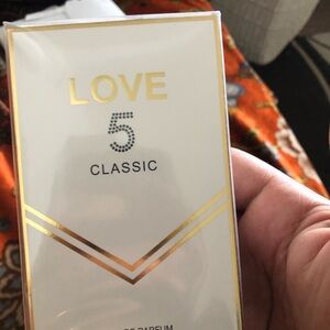 Love 5 Classic Eau de Parfum - White & Gold Box